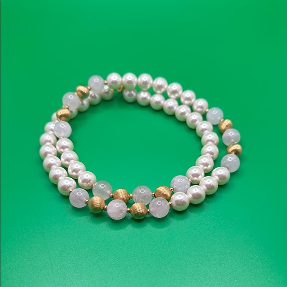 Napier gold tone and faux pearl necklace. - Picture 1 of 2